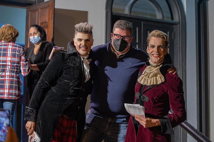 Isidro Pérez junto a los actores Daniel Vignolo y Mauricio Albera.
