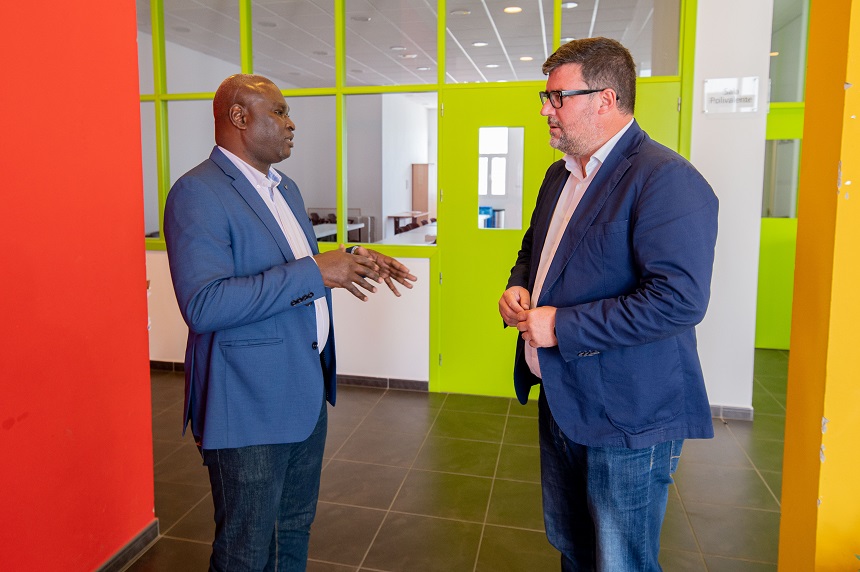 Isidro Pérez junto al concejal de Turismo Mamadou Yero Sy Cisse.