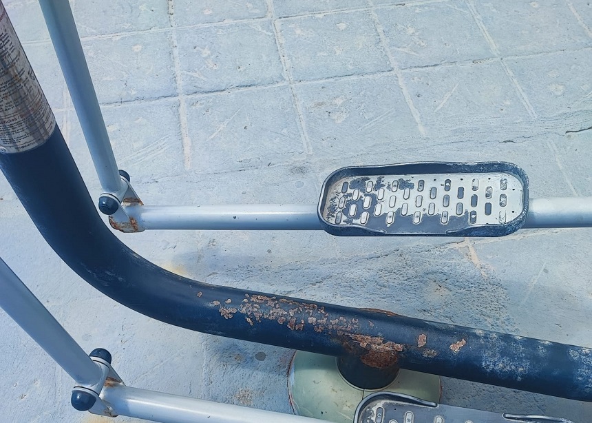 Máquina deteriorada ubicada en uno de los parques deportivos de Haría.