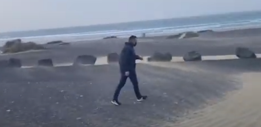 Imagen del vídeo que grabó el Gobierno de La Villa con su alcalde en Famara para que se viera la fuerza con la que azotó el viento.