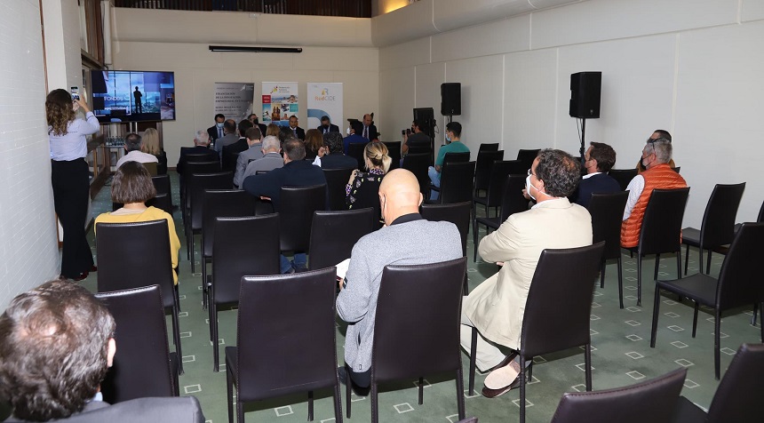 Asistentes a las diferentes ponencias de la I Jornada de Innovaciçon Empresarial.