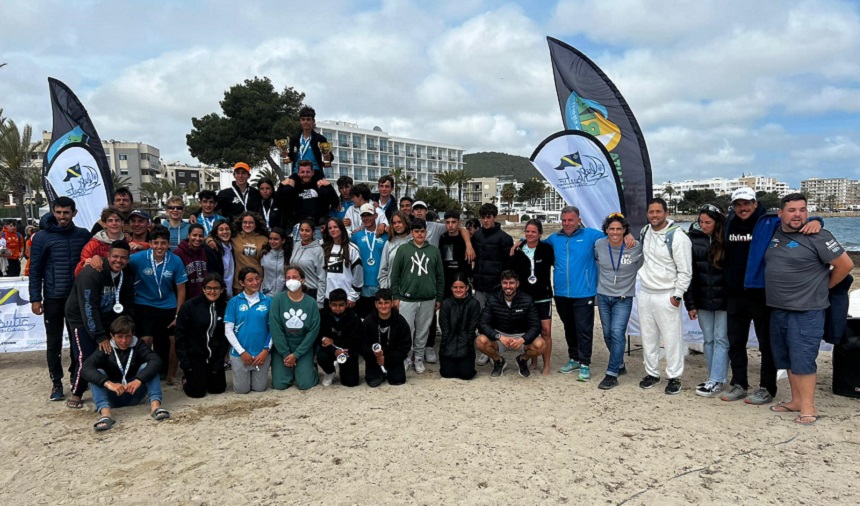Componentes del equipo Los Marlines en la competición disputada en Ibiza.