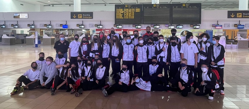 Expedición del Magec Tías en el aeropuerto de Lanzarote antes de su desplazamiento a Italia.