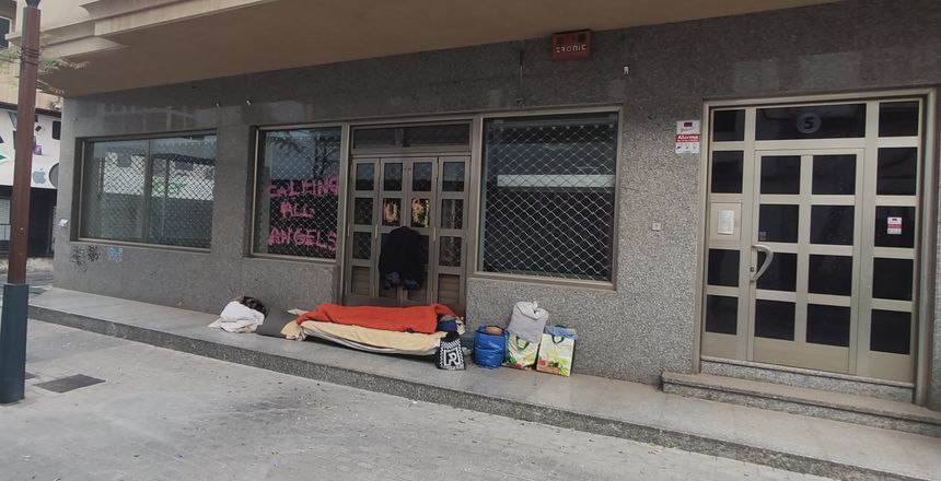 Imagen de la persona sin hogar que duerme estos días en la calle.