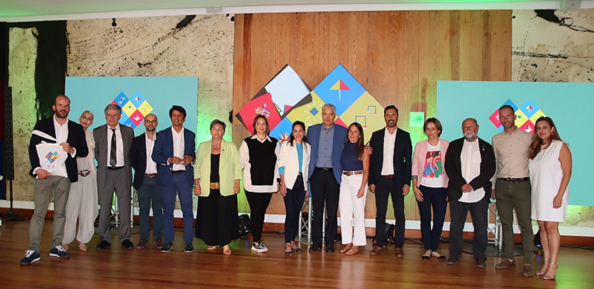 José Juan Cruz y Marcos Bergaz junto a las diferentes personalidades presentes en la presentación de la nueva marca turística.