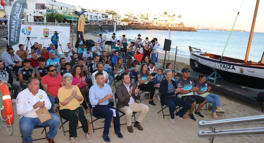 Acto celebrado en la playa de Playa Blanca