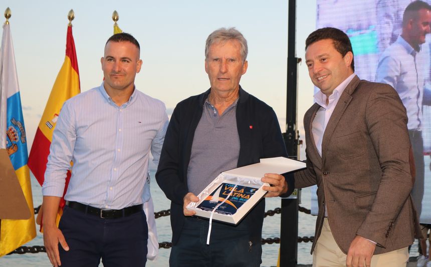 Homenaje a Santiago González