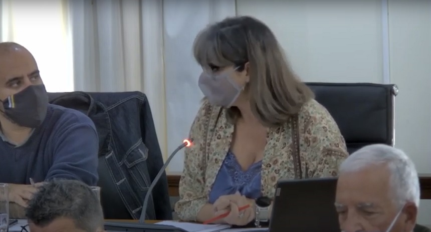 Leticia Padilla este viernes defendiendo las iniciativas de su Grupo junto a su compañero Leandro Delgado.