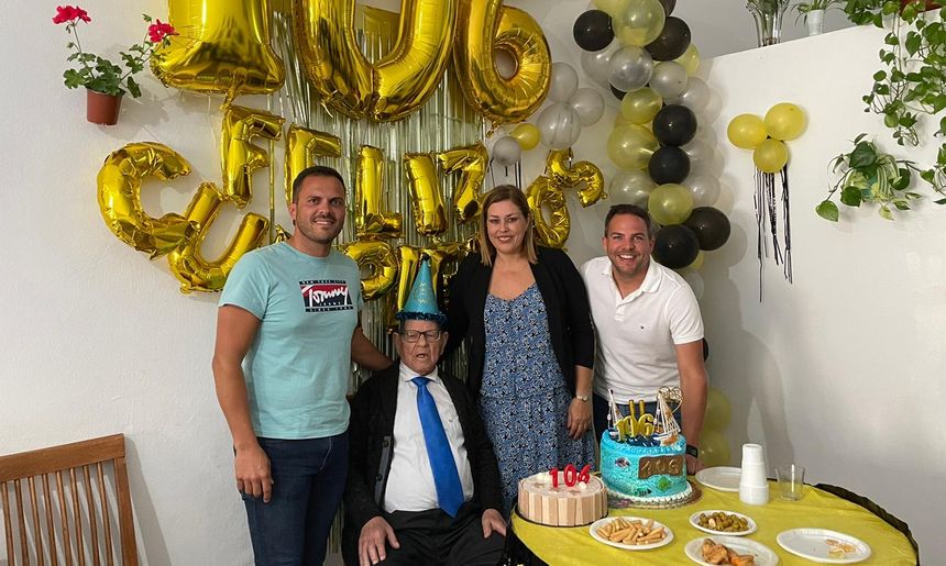 Yonathan de León, nieto de Machín, Astrid Pérez y Jacobo Medina.