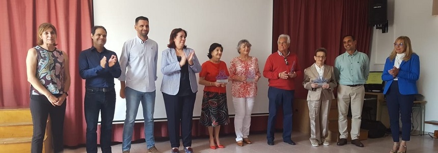Manuela Armas junto a los diferentes invitados al acto de celebración