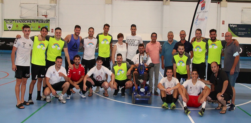Componentes de los dos equipos finalistas de la categoría Senior Masculina en el XLIV edición del Torneo 24 Horas.