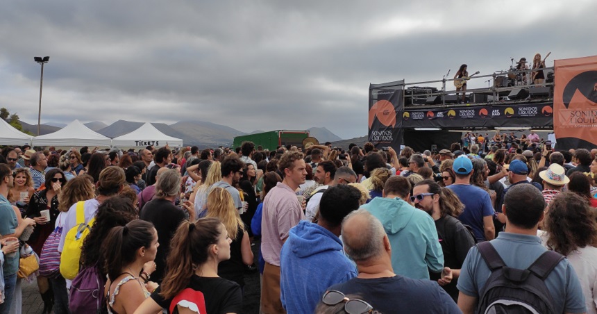 Imagen de una de las actuaciones del Sonidos Líquidos en el escenario central.