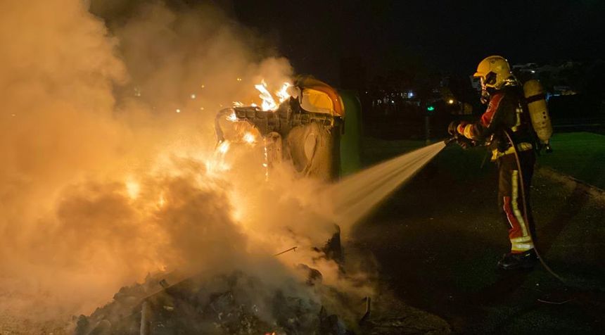 Los contenedores quedaron una vez más totalmente destruidos.