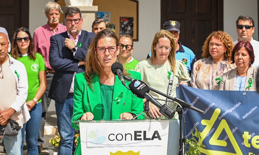 Sonia Sánchez de Bernardo durante la lectura del manifiesto en el día de la ELA en San Bartolomé.