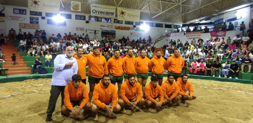 José Andrés con los luchadores del Unión Norte este viernes