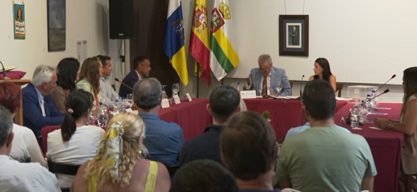 Imagen del pleno de la toma de posesión de Evelia García.