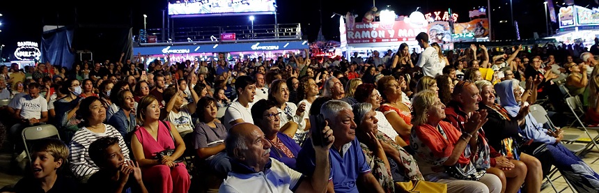 Imagen del público presente durante las actuaciones en Puerto del Carmen.