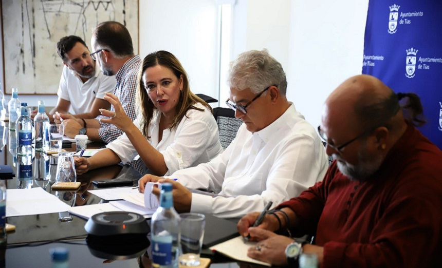 Imagen de María Dolores Corujo junto a José Juan Cruz.