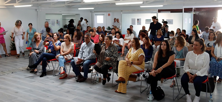 Imagen de los asistentes a la inauguración del Centro Cívico de Tías.