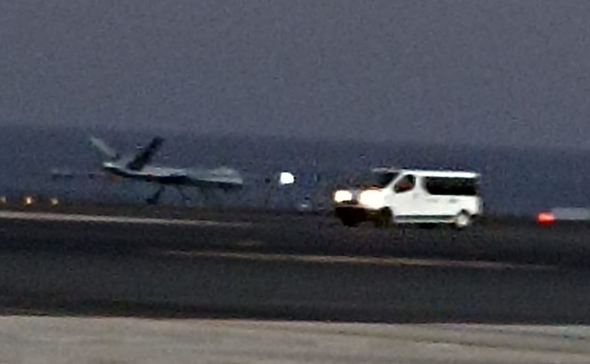 Imagen de uno de los drones aterrizando captada por un vecino en Guacimeta.