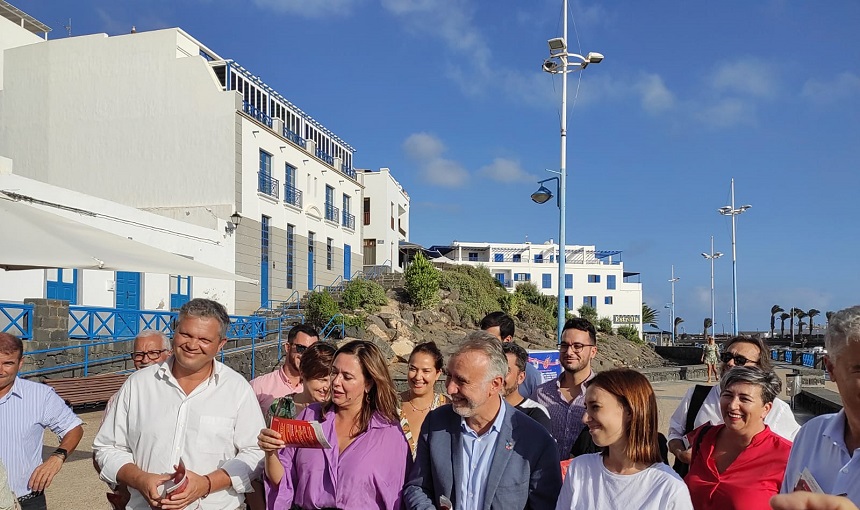 Ángel Víctor junto a otros componentes del Partido Socialista.