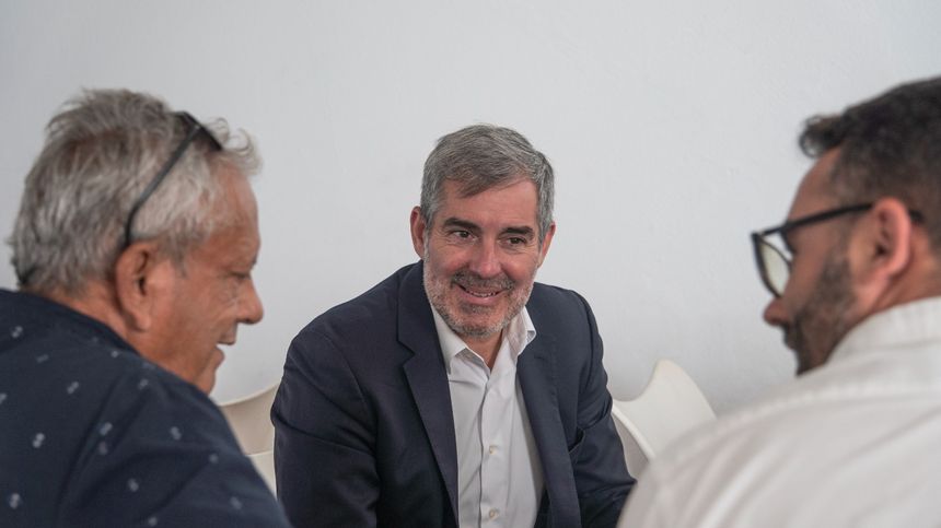 Fernando Clavijo con Echedey Eugenio y Lito Guillén