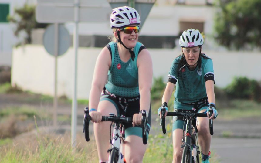 chicas bici