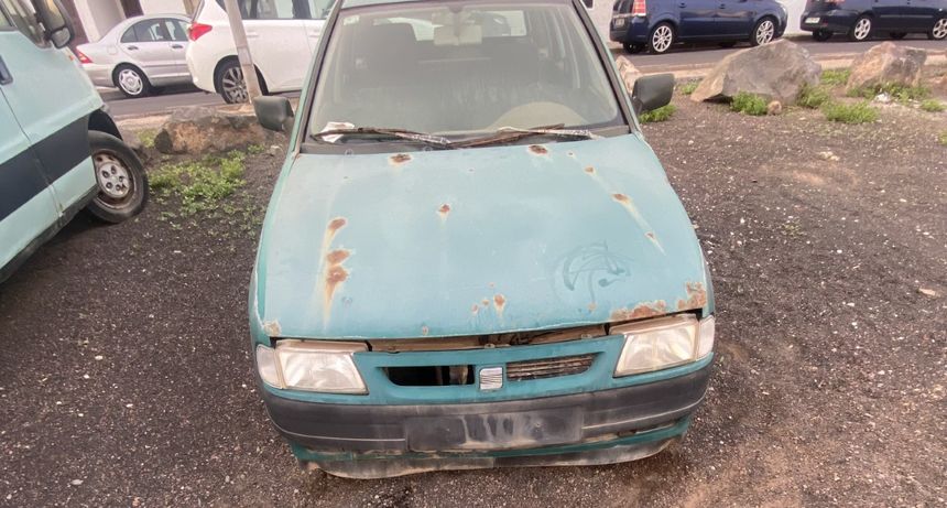 Vehículo abandonado que no tiene ni matrícula