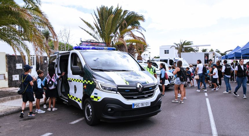 EXHIBICIÓN GUARDIA CIVIL EN COSTA TEGUISE 2