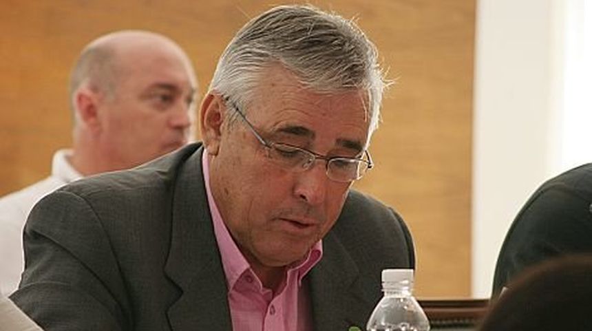 Pedro de Armas en una imagen de su actividad en el Ayuntamiento de Arrecife.