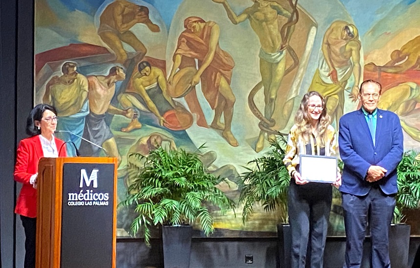 Momento de la entrega del premio