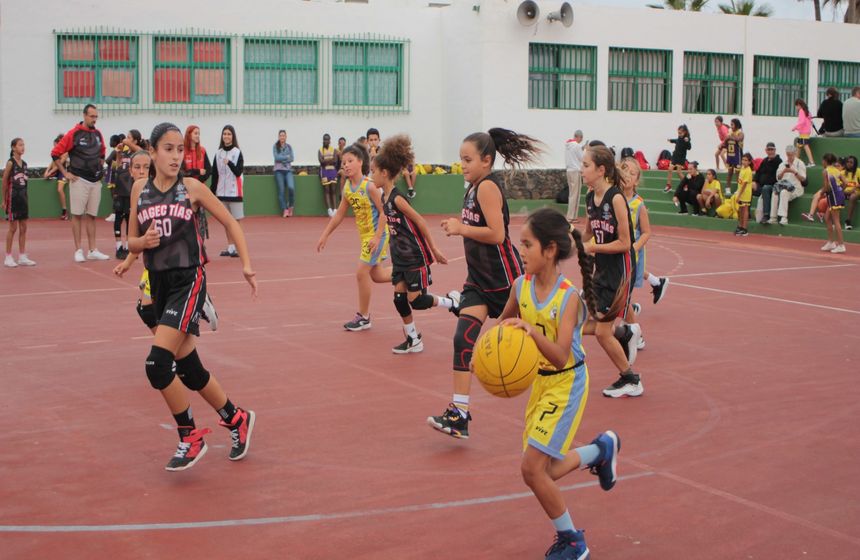 BALONCESTO. FIESTA MINIBASKET MAGEC TÍAS (1)