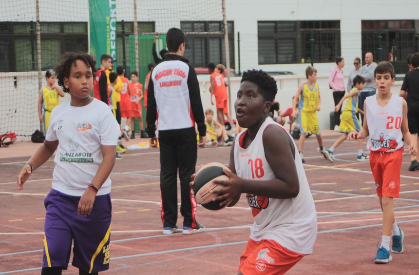 BALONCESTO. FIESTA MINIBASKET MAGEC TÍAS (3)