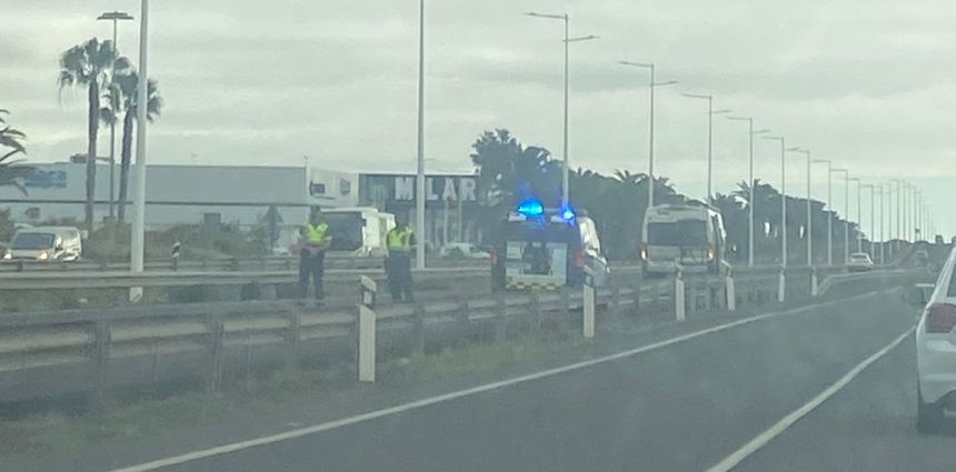 Los agentes de la Guardia Civil tuvieron que controlar el tráfico para evitar un accidente en ese lugar
