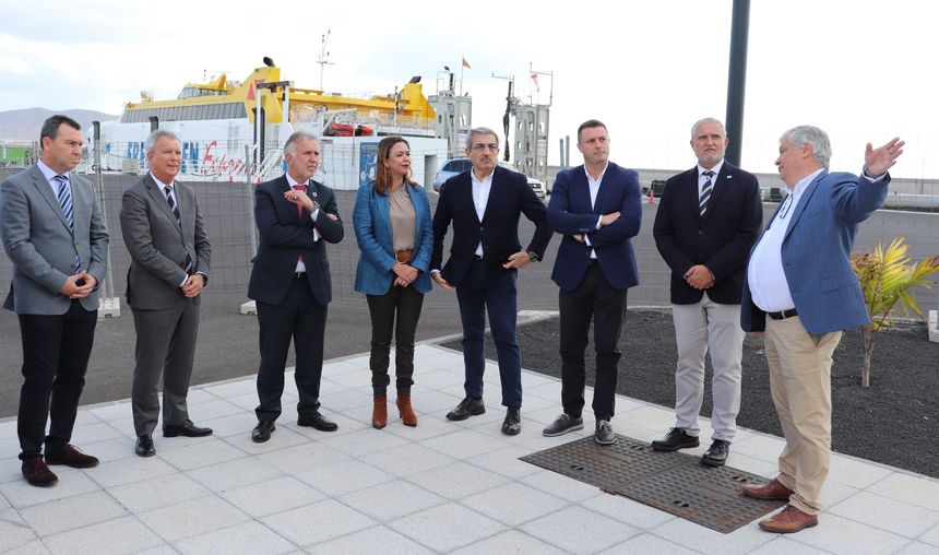 Óscar Noda con representantes del Gobierno de Canarias, Cabildo y Puertos Canarios