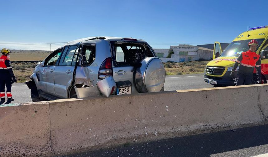 Imagen de los bomberos en el lugar del accidente
