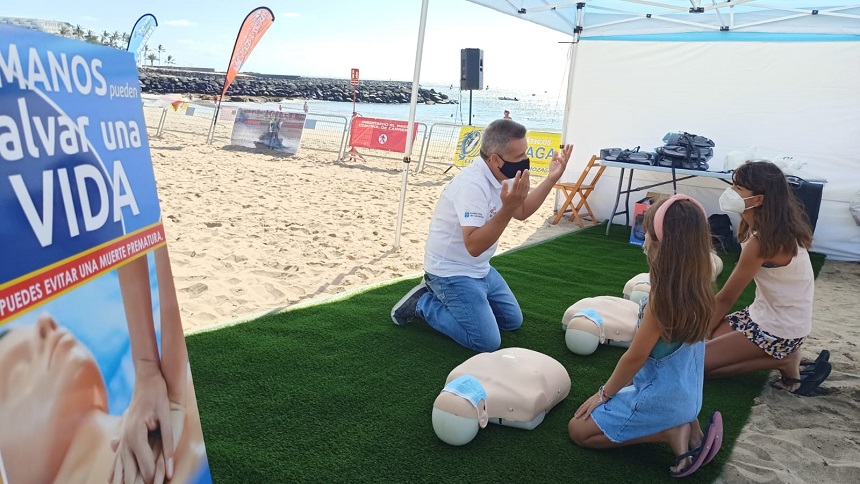 Taller en la playa de Las Cucharas