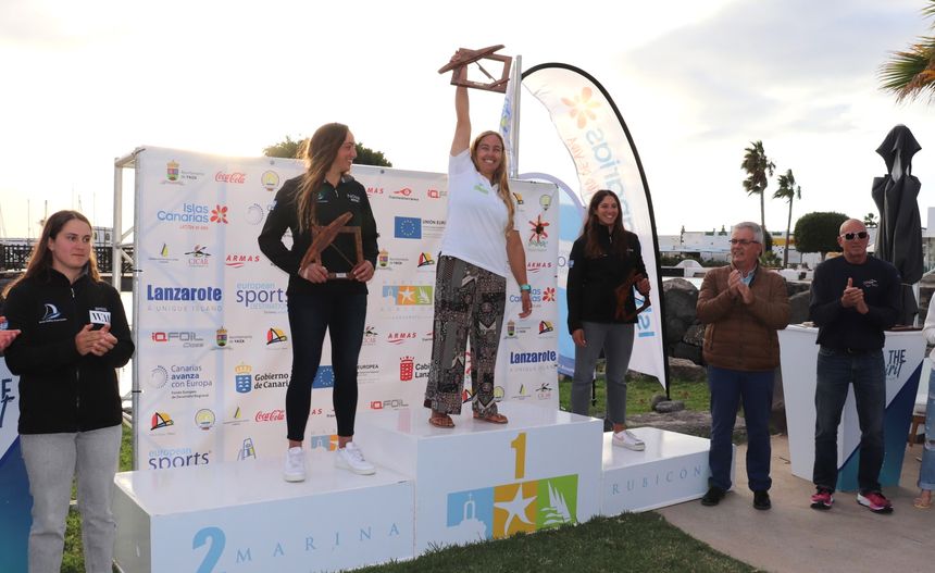 Podio femenino con Pilar Lamdrid en lo más alto