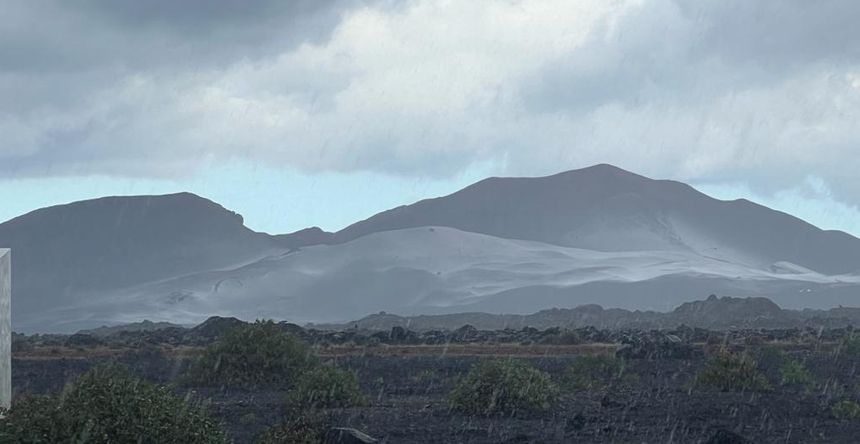 Momento del inicio de la caída del granizo en Timanfaya antes de que se cubriera de un manto blanco
