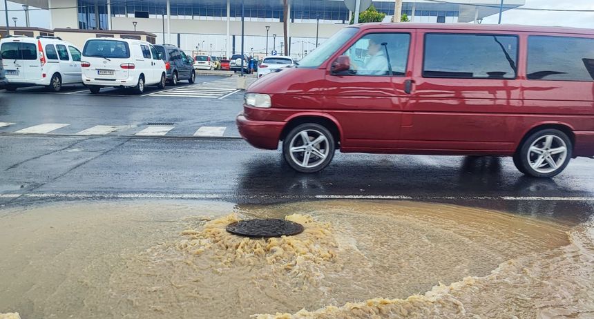 Los habituales problemas del alcantarillado de Arrecife cada vez que llueve