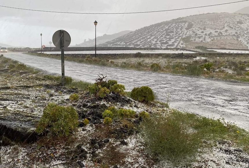 Manto de granizo que parece nieve