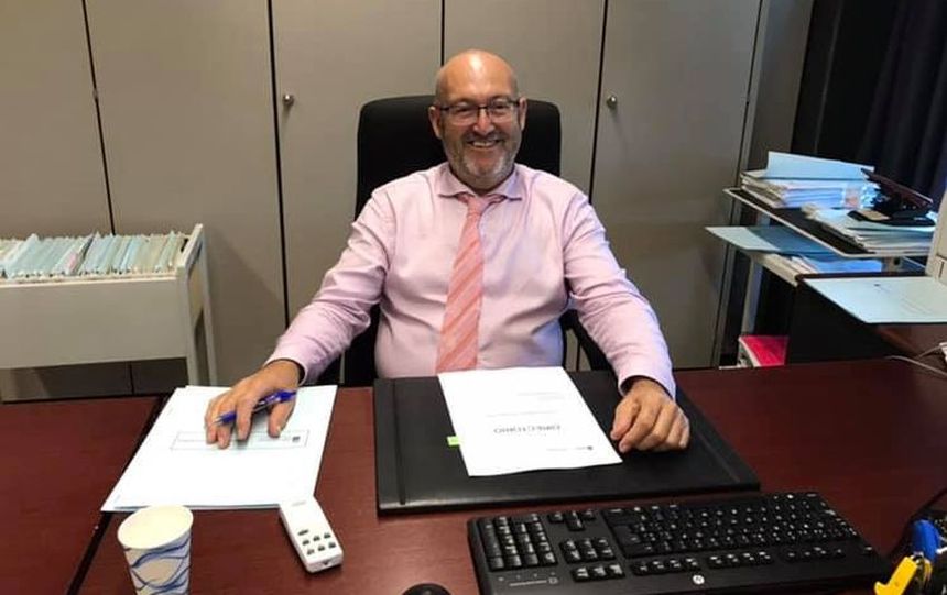 Juan Bernardo Fuentes en su despacho antes de ser diputado nacional, cuando todavía era director general de Ganadería.
