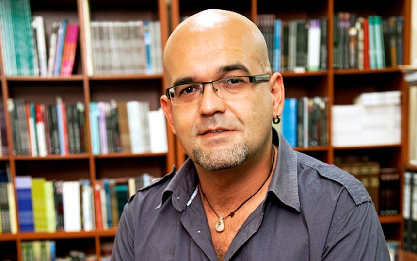 Alexis Ravelo, escritor.
