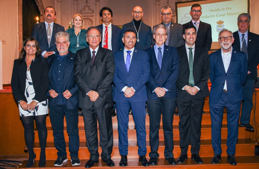 FOTO FAMILIA CON FCM (MEDALLA ORO TEGUISE)