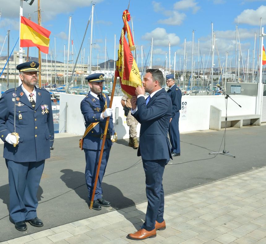 Jacobo Medina jurando bandera