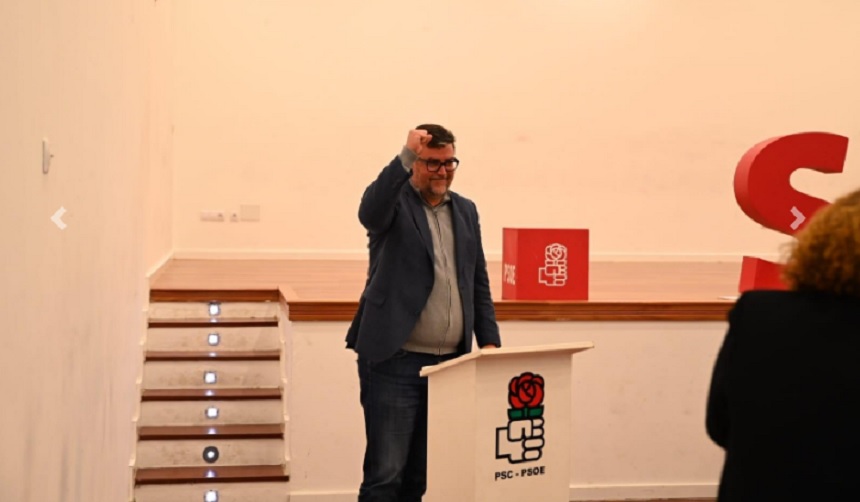 Imagen del actual alcalde tras obtener el apoyo de sus compañeros.