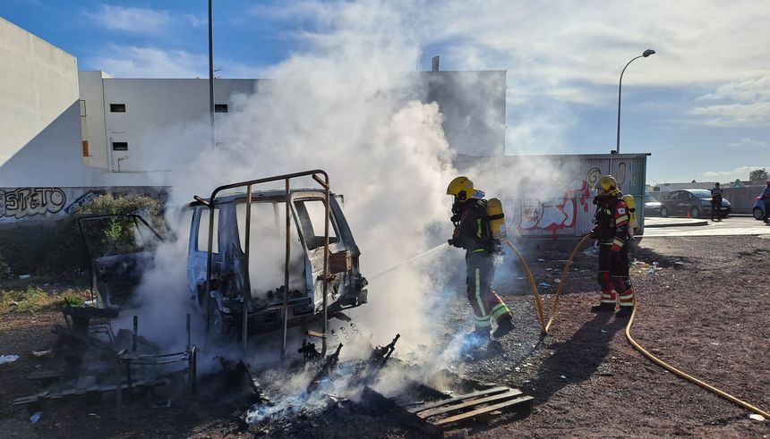 Los bomberos en plena actuación