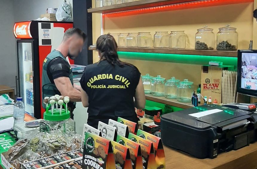 Imagen de la operación de la Guardia Civil en Puerto del Carmen.