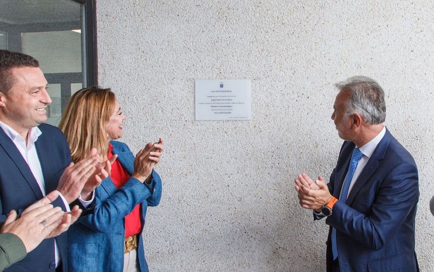 María Dolores Corujo con su compañero y jefe de filas Ángel Víctor Torres.