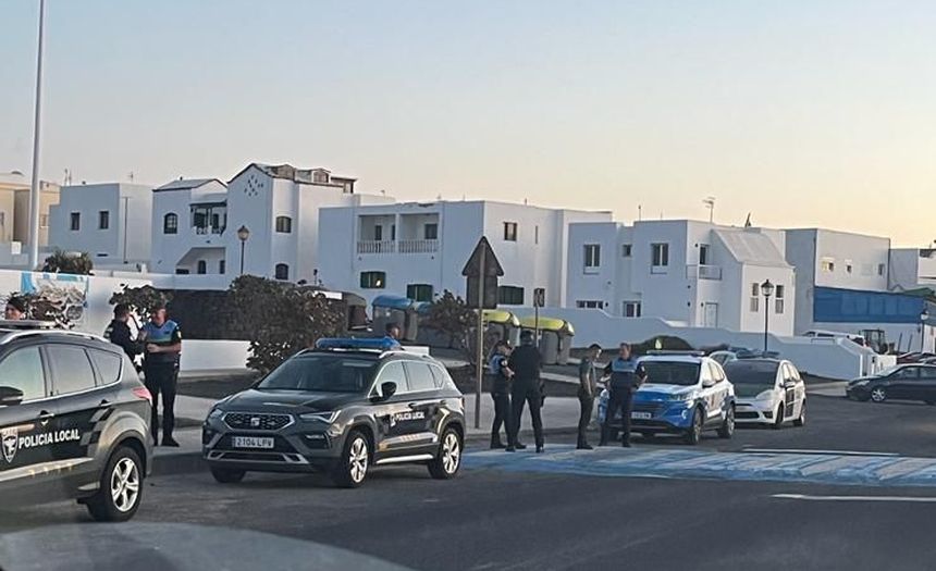 Agentes de distintos cuerpos de la Policía Local de la Isla han acudido a ayudar a la Guardia Civil